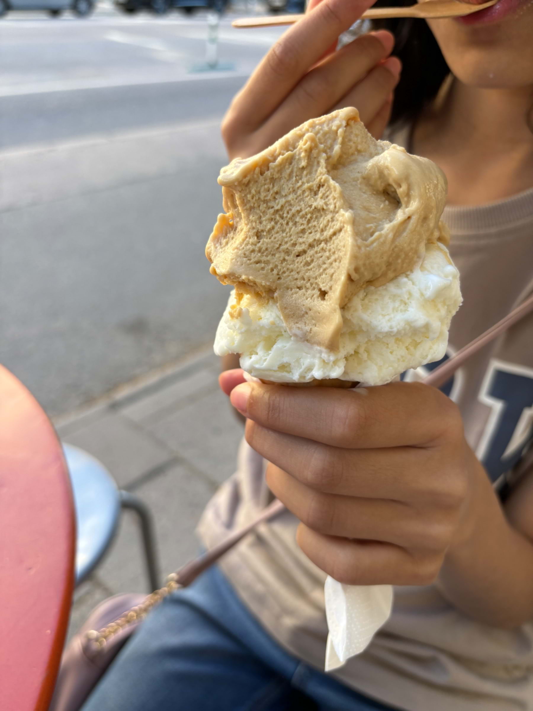 Salt kola, kokos – Bild från La Gelateria Sofo av Madiha S. (2024-05-18)