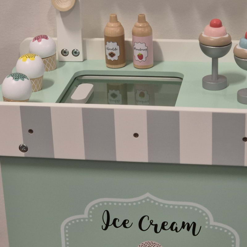 Glassbar leksaker – Photo from Lekrum Glädjefyllt by Mano B. (05/09/2025)