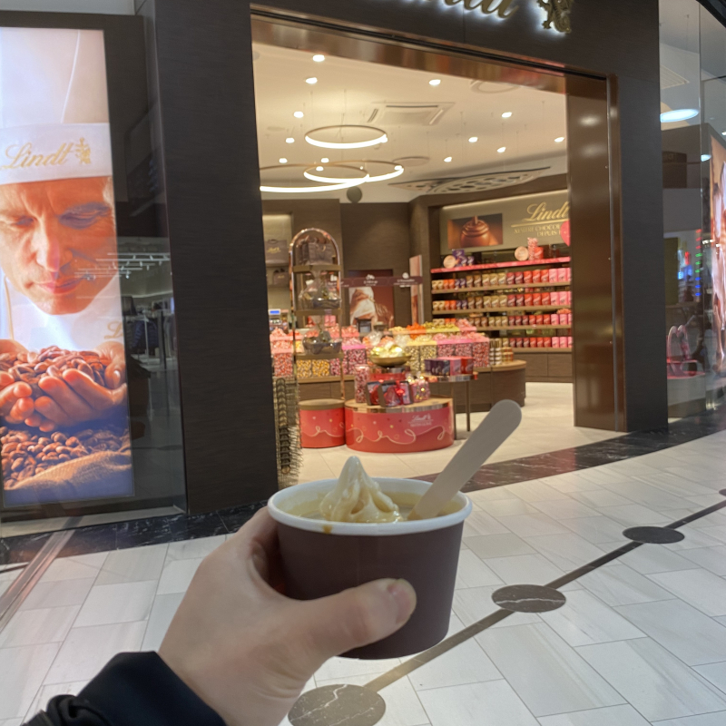 Mmm&hellip; deras glass🍨 &auml;r riktigt v&auml;rt att testa! &ndash; Billede fra Lindt Chocolate Store af Anna&nbsp;L. (15.10.2026)