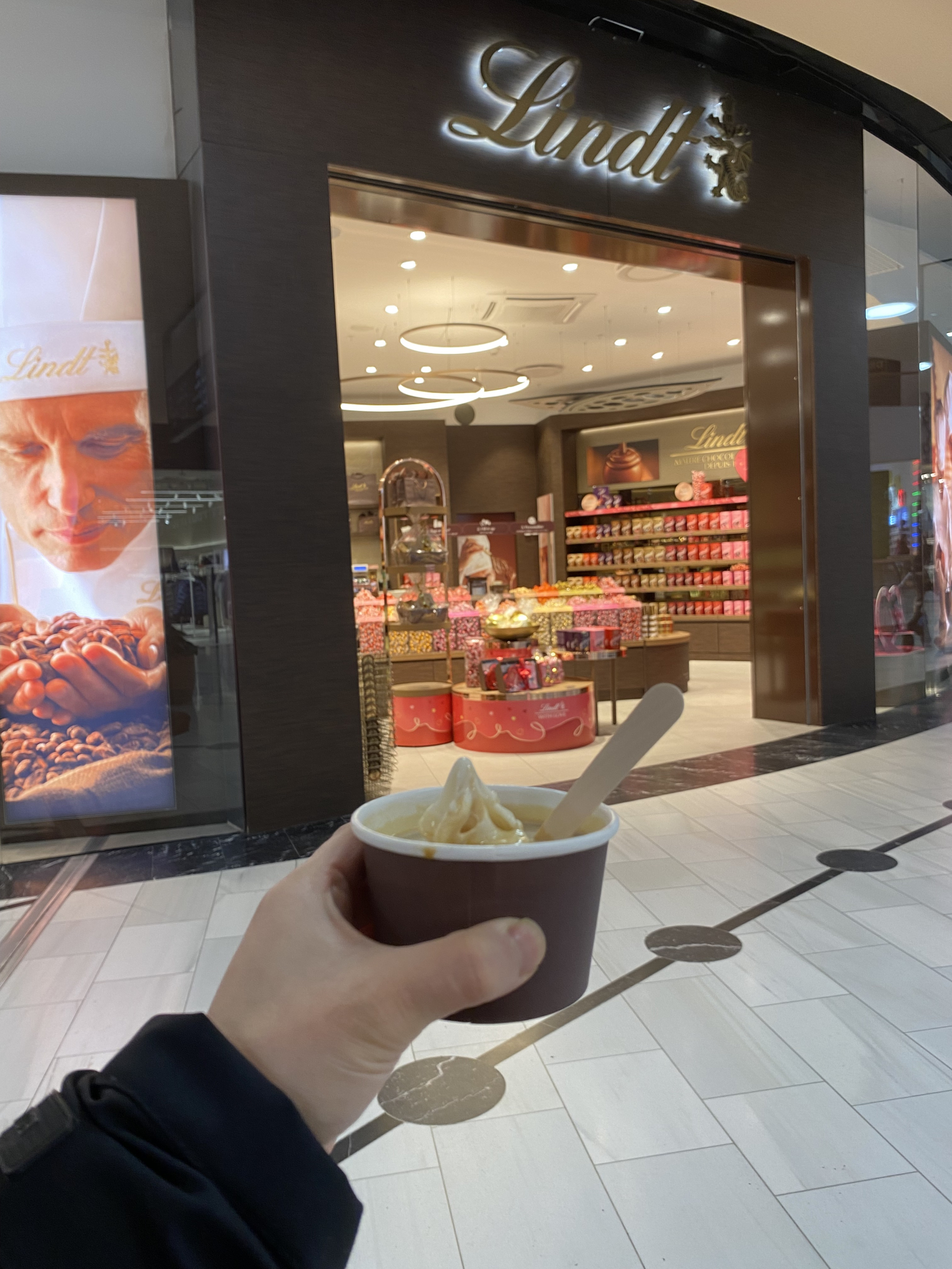 Mmm… deras glass🍨 är riktigt värt att testa! – Billede fra Lindt Chocolate Store af Anna L. (15.10.2026)