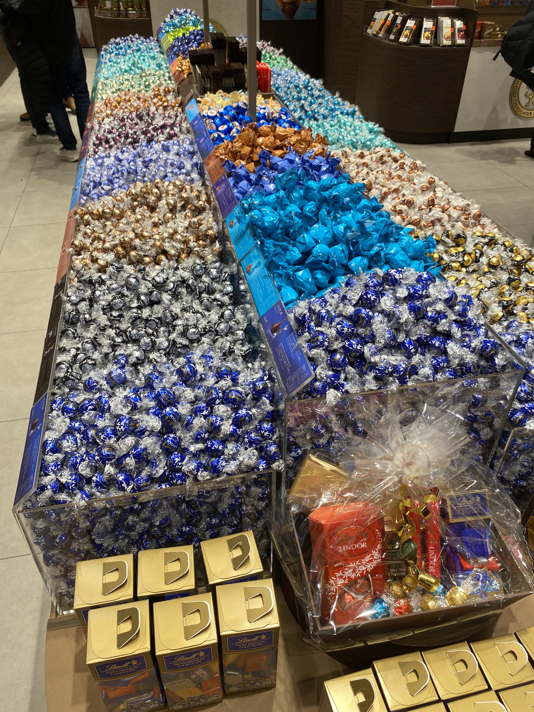 Massor med choklad att välja! – Billede fra Lindt Chocolate Store af Anna L. (15.10.2026)