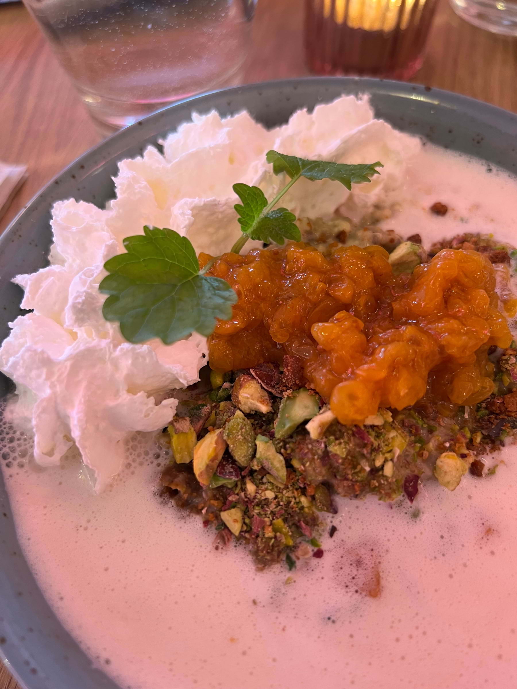 Gröt med hjortron och pistage – Bild från Mahalo Kungsholmen av Josefine W. (2025-09-03)