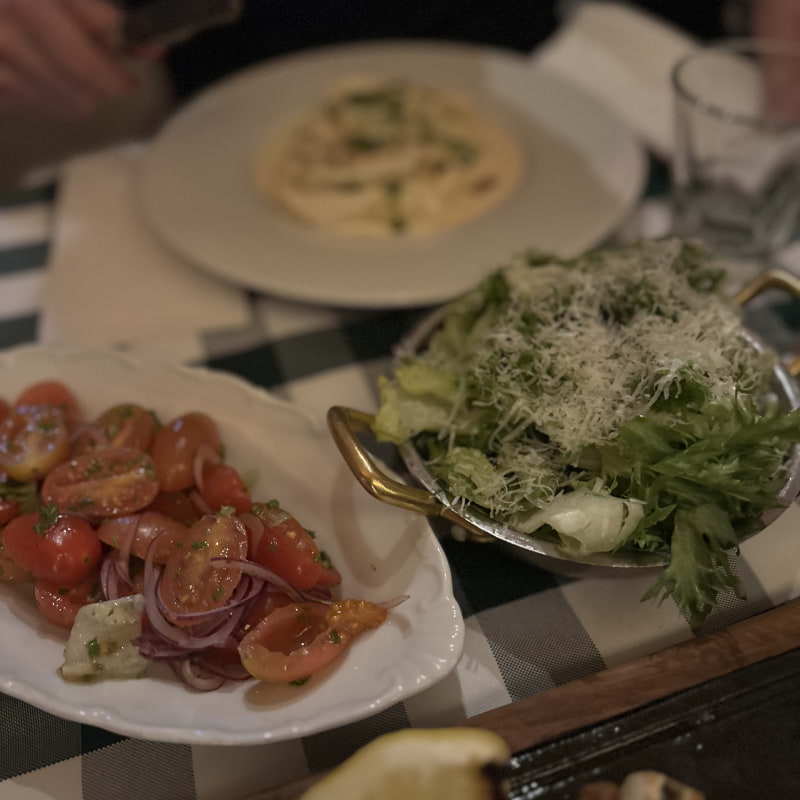 Pasta gigante och side sallads – Photo from Michelangelo Ristorante by Simon H. (14/02/2025)