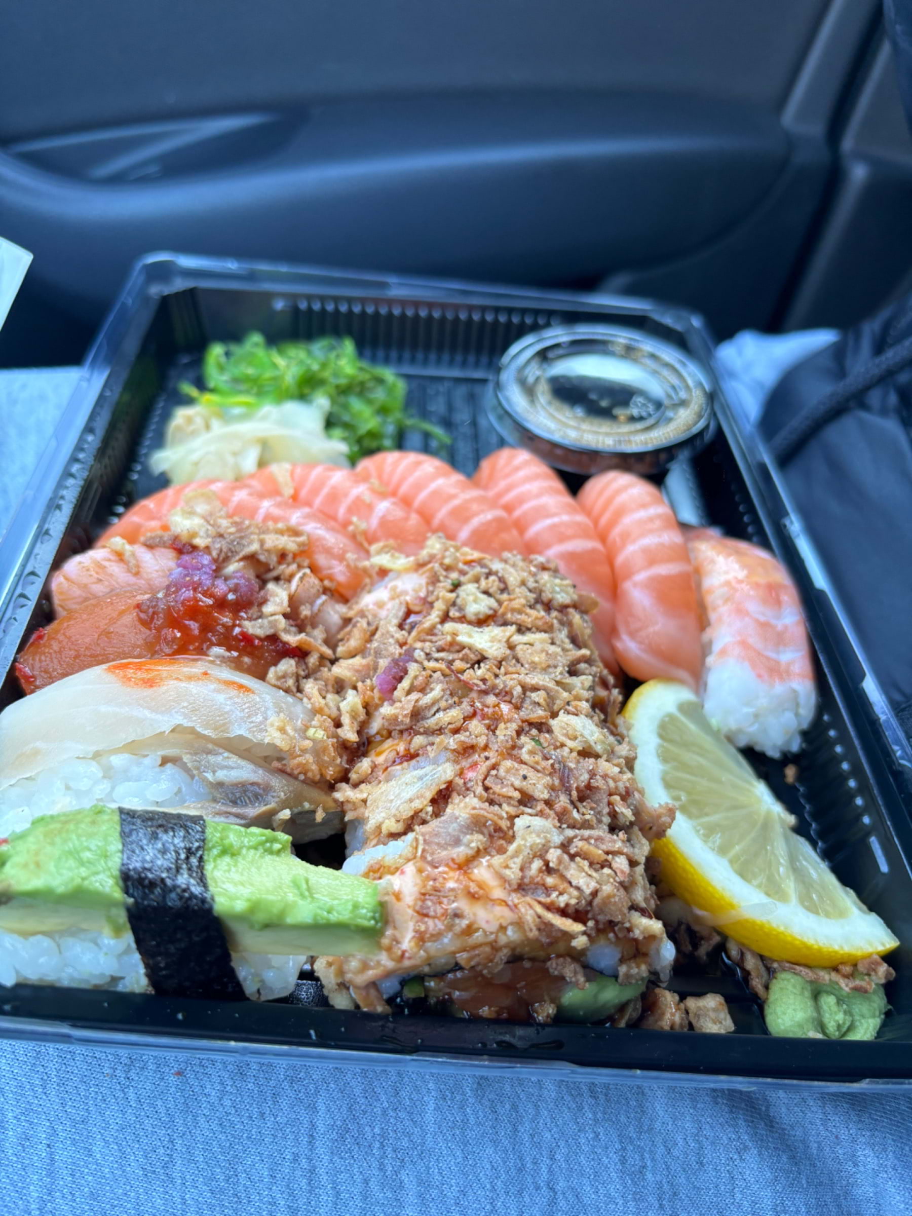 16 bitar blandat sushi  – Photo from Misora Sushi by Madiha S. (08/03/2024)