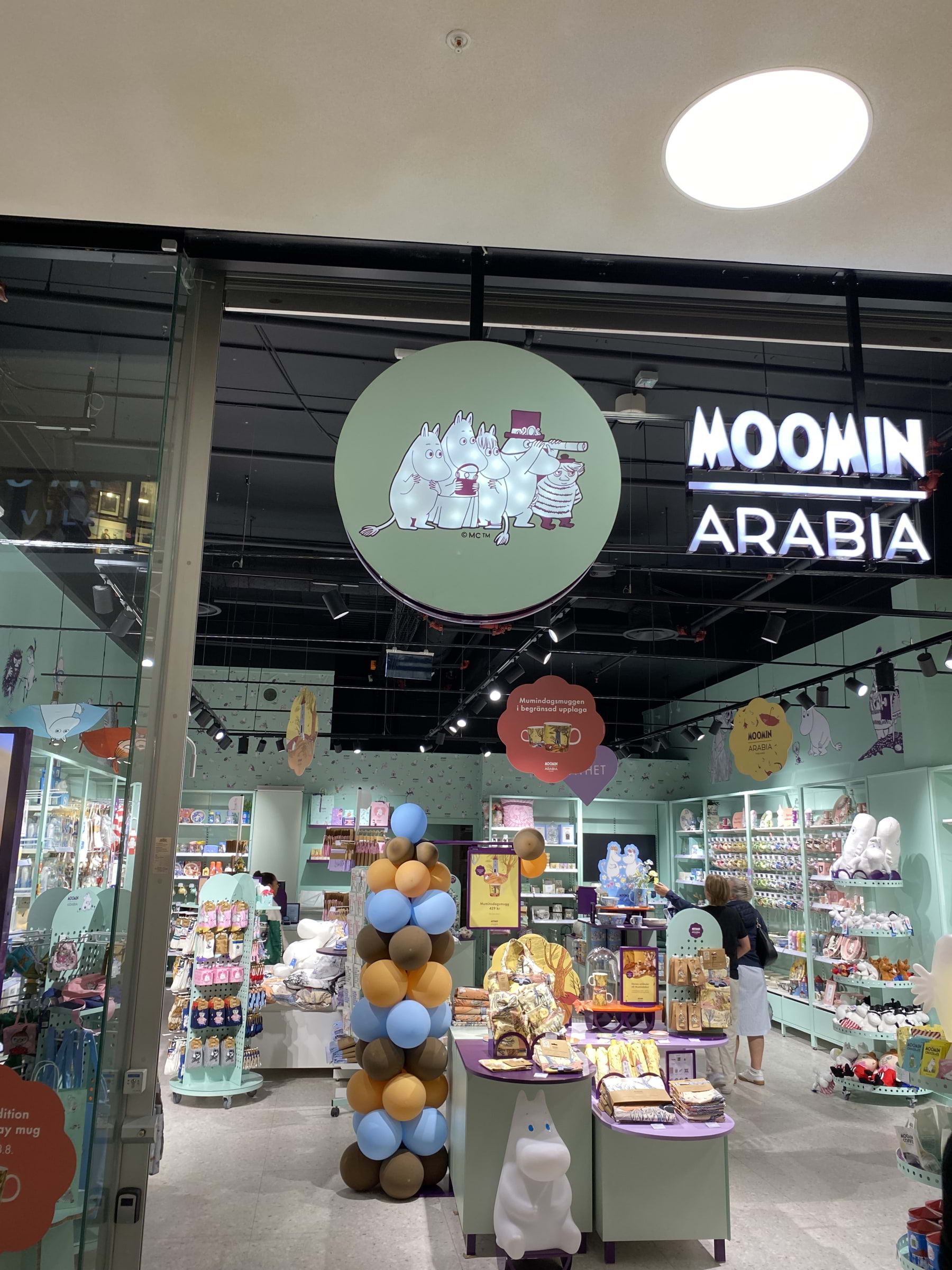 Ingången till butiken – Billede fra Moomin Arabia af Anna L. (15.08.2026)