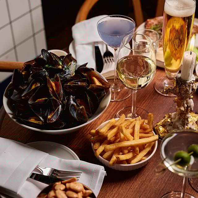 Napolyon Bistro & Bar