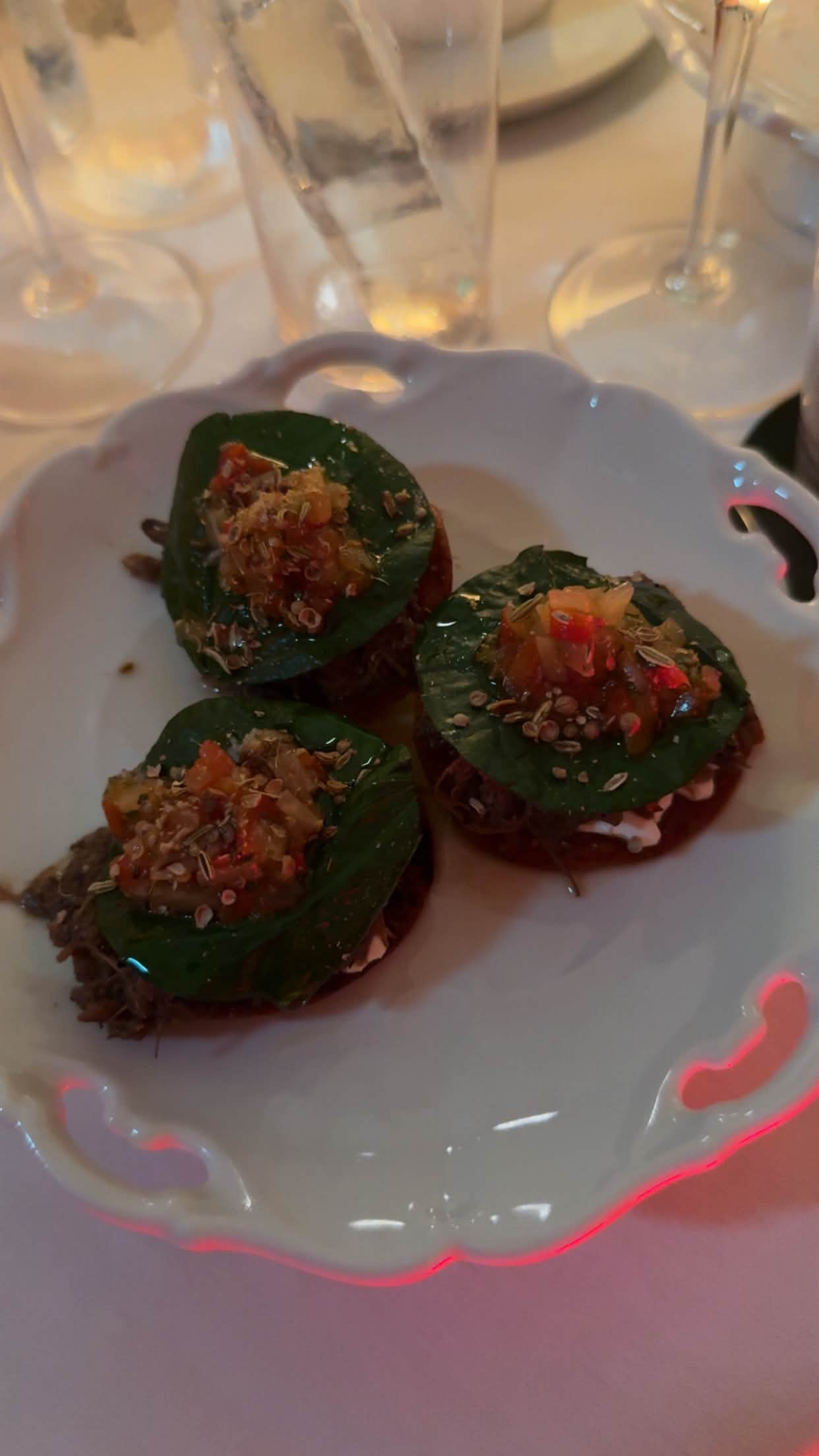Tostada med oxkind och ananassalsa – Billede fra Non Grata af Mimmi G. (17.10.2026)