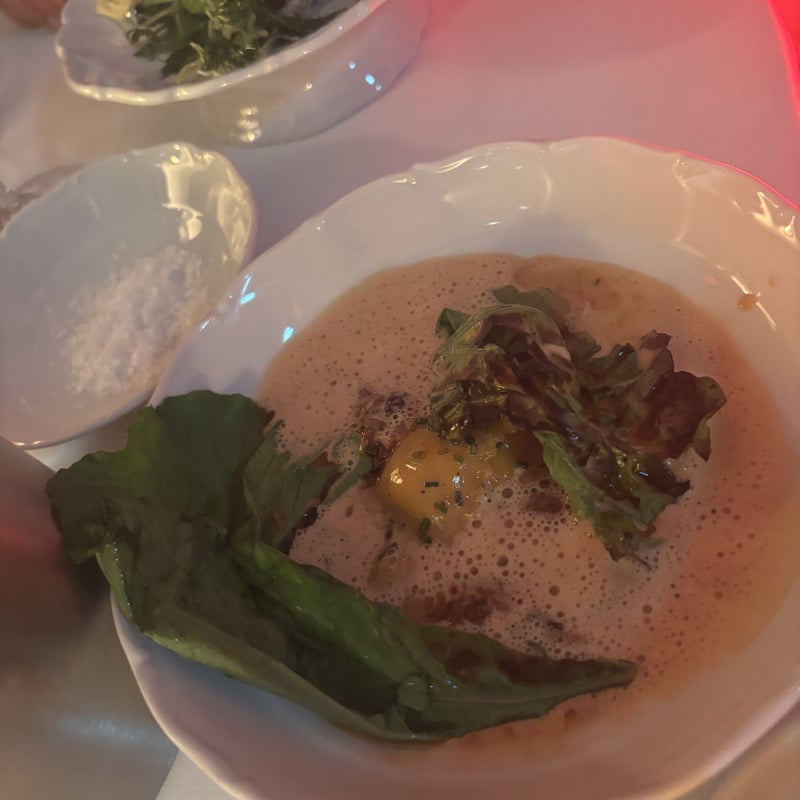 Ravioli med comteost, jordnötter och smörad kycklingsky – Billede fra Non Grata af Mimmi G. (17.10.2026)