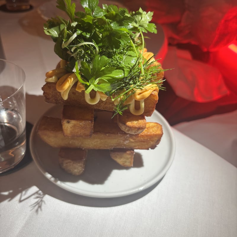 Friterad potatis med rökt majo och chili majo – Billede fra Non Grata af Mimmi G. (17.10.2026)