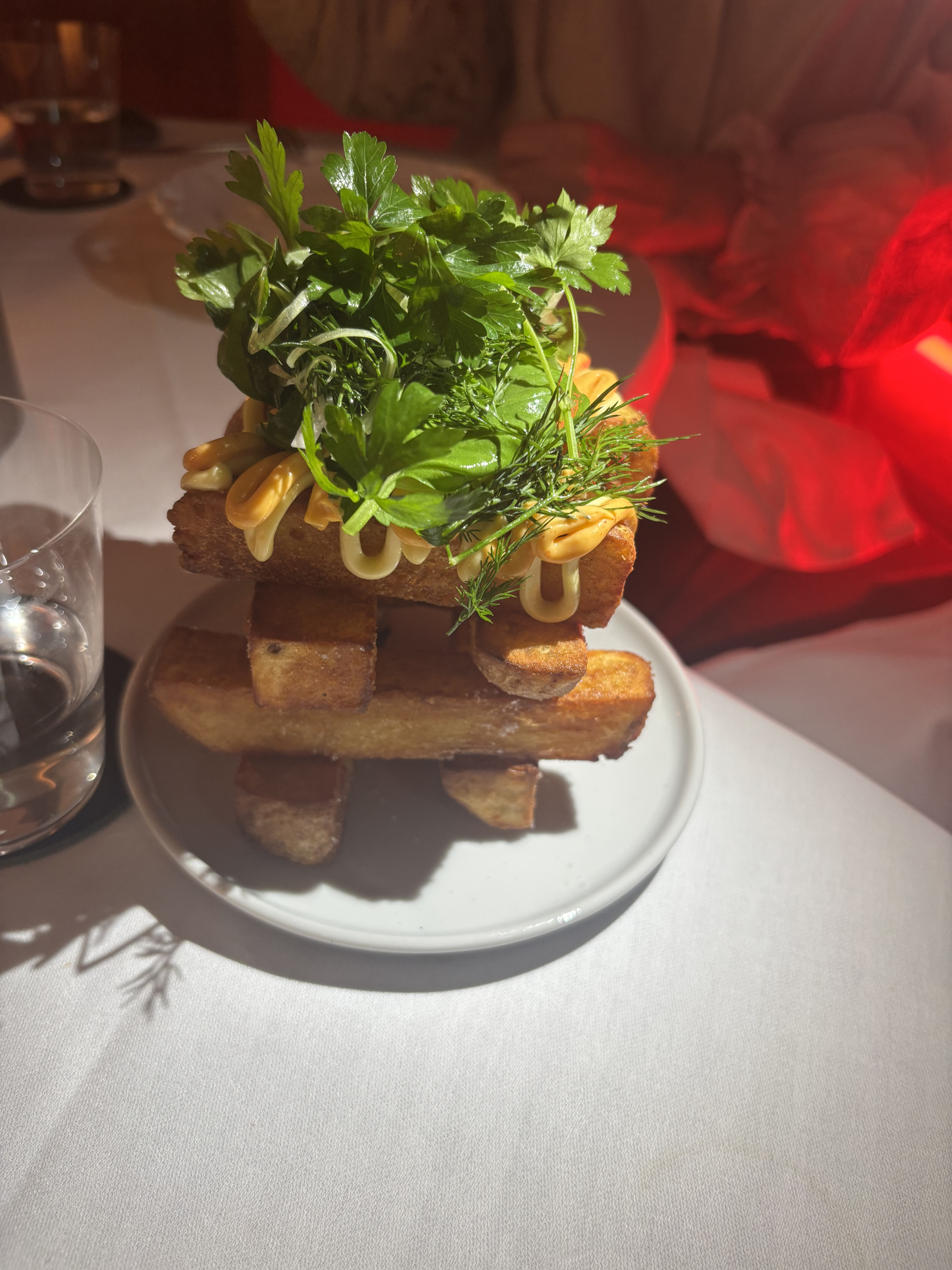 Friterad potatis med rökt majo och chili majo – Billede fra Non Grata af Mimmi G. (17.10.2026)