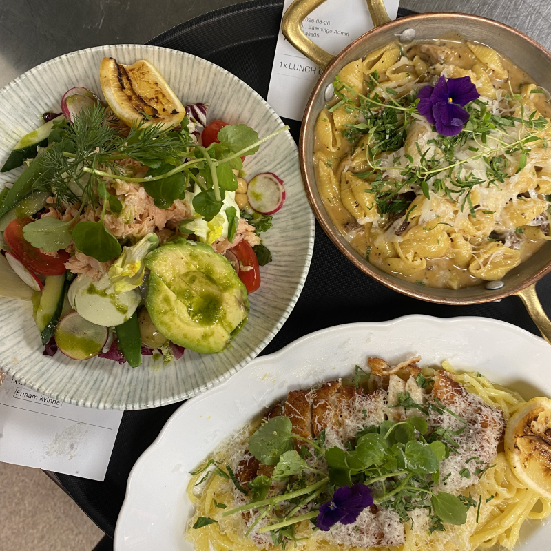 Lax sallad, oxfil&eacute; pasta &ndash; Billede fra Non Solo Bar R&ouml;rstrandsgatan af Amy&nbsp;H. (08.09.2026)