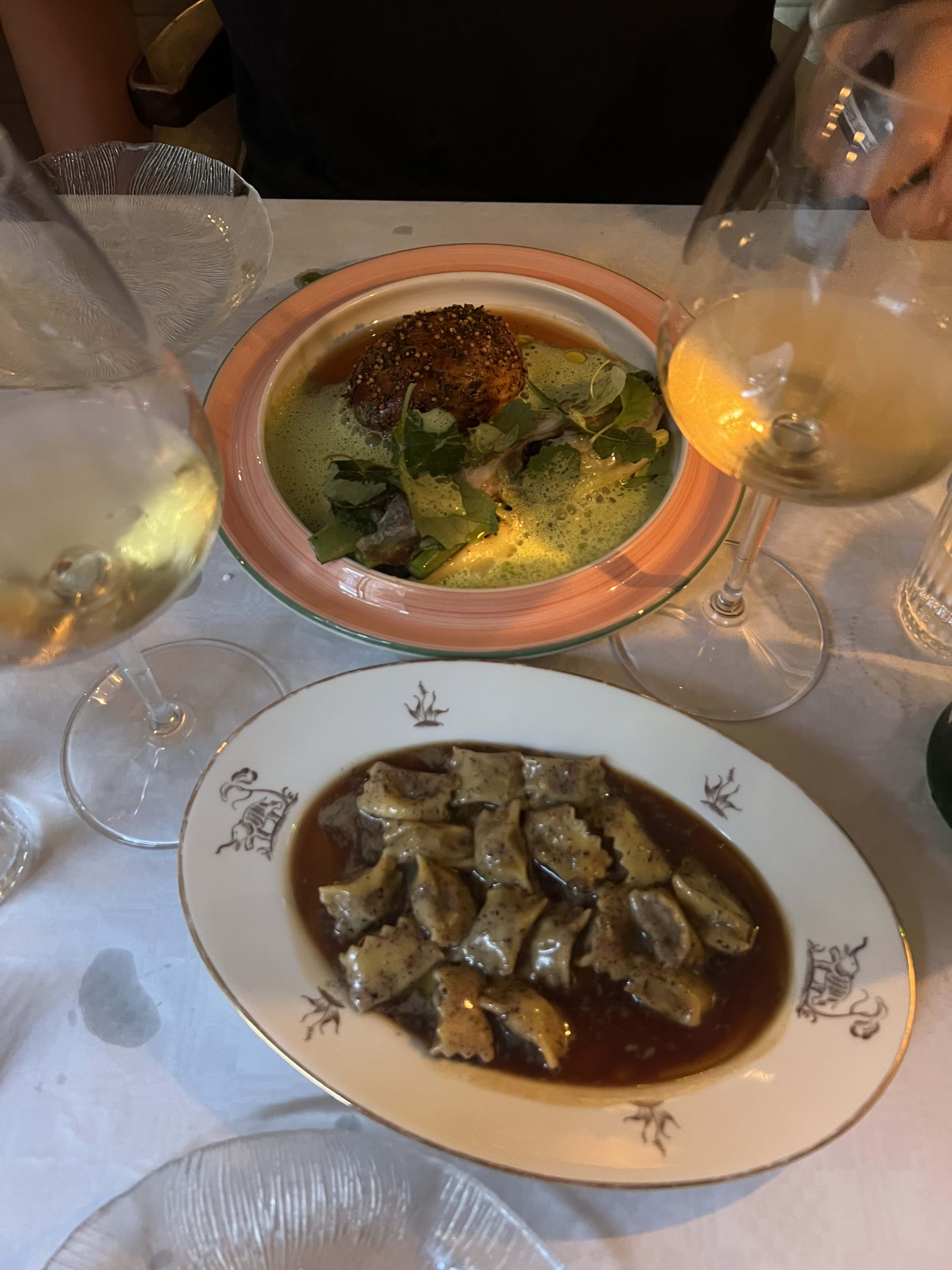 Kycklingen och ragun. – Bild från Nostrano Södermalm av Natalee G. (2026-01-31)