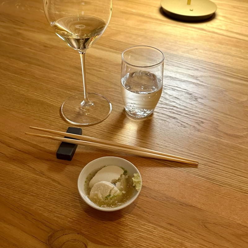 silkestofu med dashi – Photo from Nour by These S. (26/10/2023)