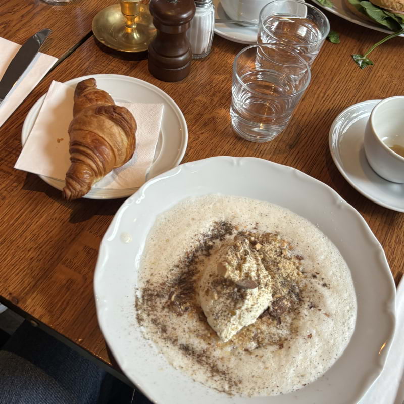 Semmelgr&ouml;t och croissant &ndash; Photo from Nybrogatan 38 by Lisa&nbsp;M. (17/04/2026)