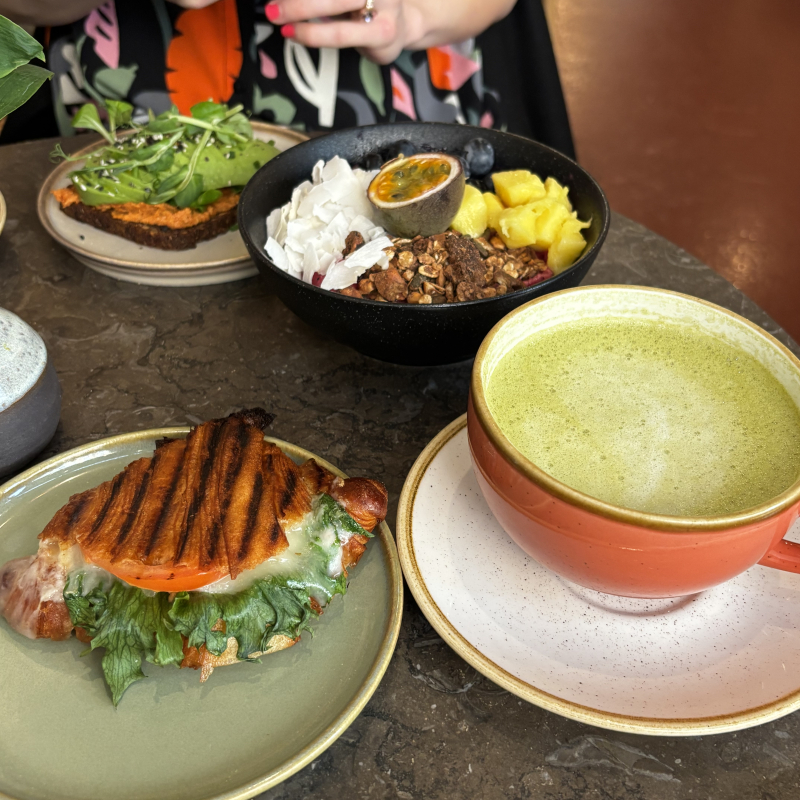 Grillad croissant + matcha latte &ndash; Billede fra Omayma af Lisa&nbsp;M. (04.10.2026)