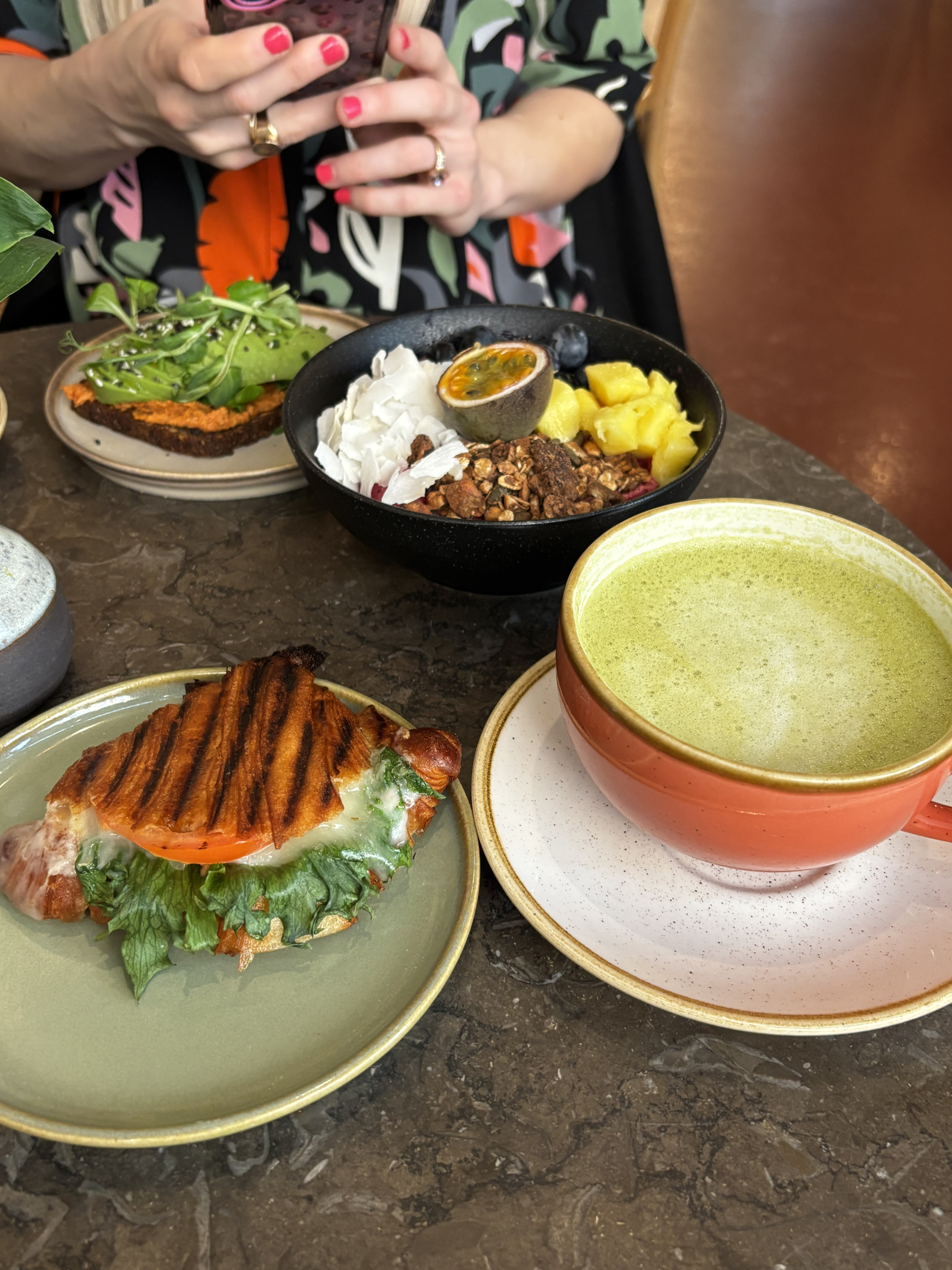 Grillad croissant + matcha latte – Billede fra Omayma af Lisa M. (04.10.2026)