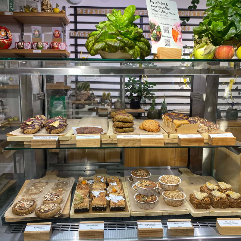 🧁🍪 + 🌱 = sant💚 – Photo from Pepstop Riddargatan by Anna L. (07/10/2024)