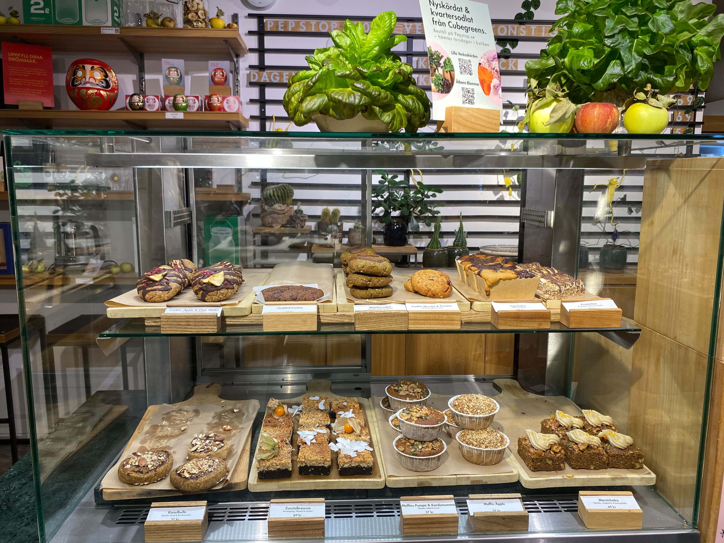 🧁🍪 + 🌱 = sant💚 – Photo from Pepstop Riddargatan by Anna L. (07/10/2024)