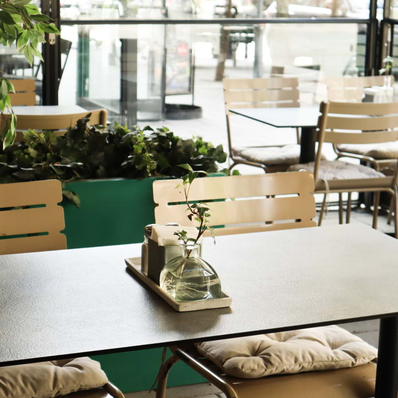 Uteservering &ndash; Bild fr&aring;n Phil's F&auml;lt&ouml;versten av Minna&nbsp;L. (2026-03-10)