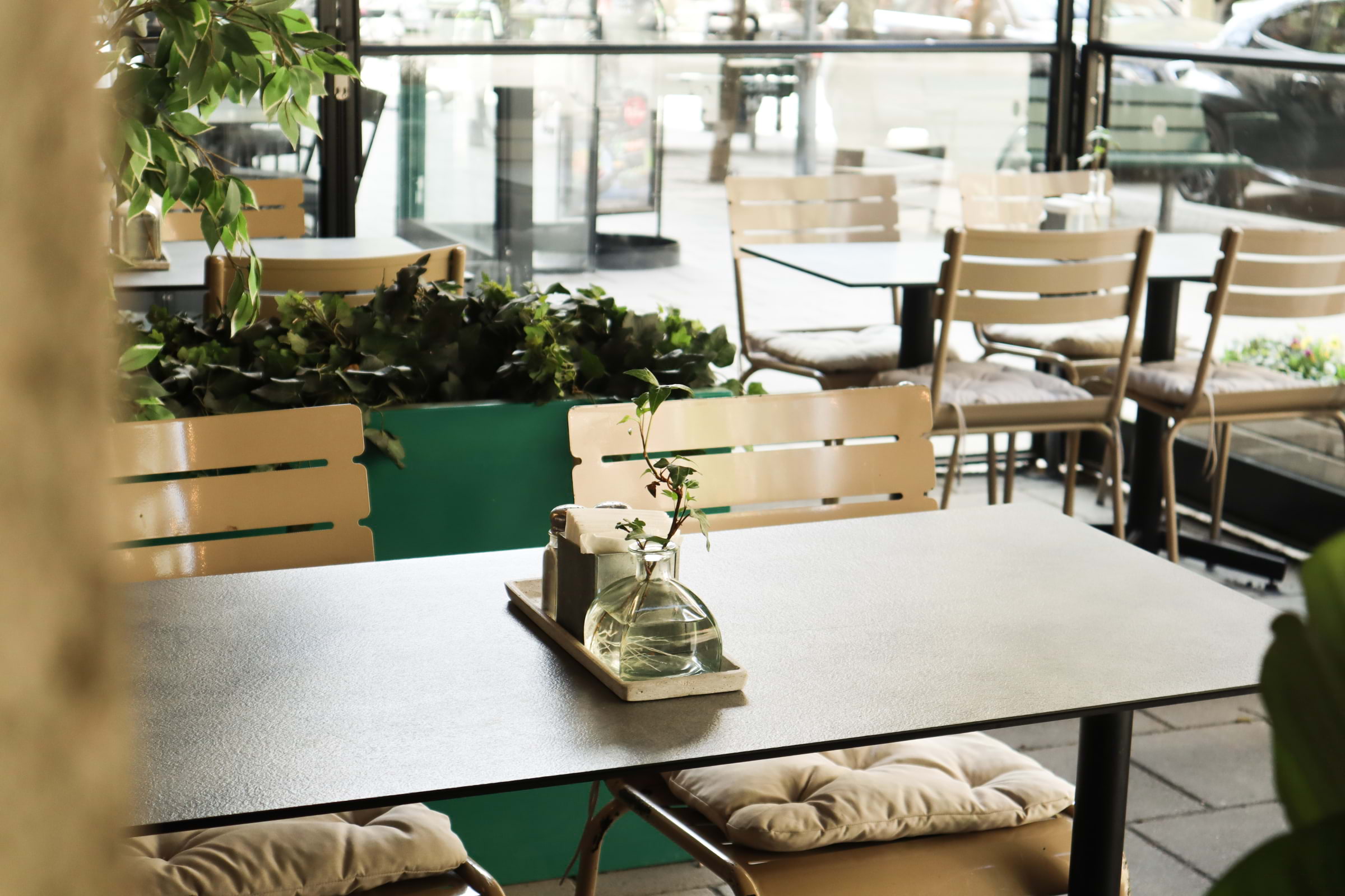 Uteservering &ndash; Bild fr&aring;n Phil's F&auml;lt&ouml;versten av Minna&nbsp;L. (2026-03-10)