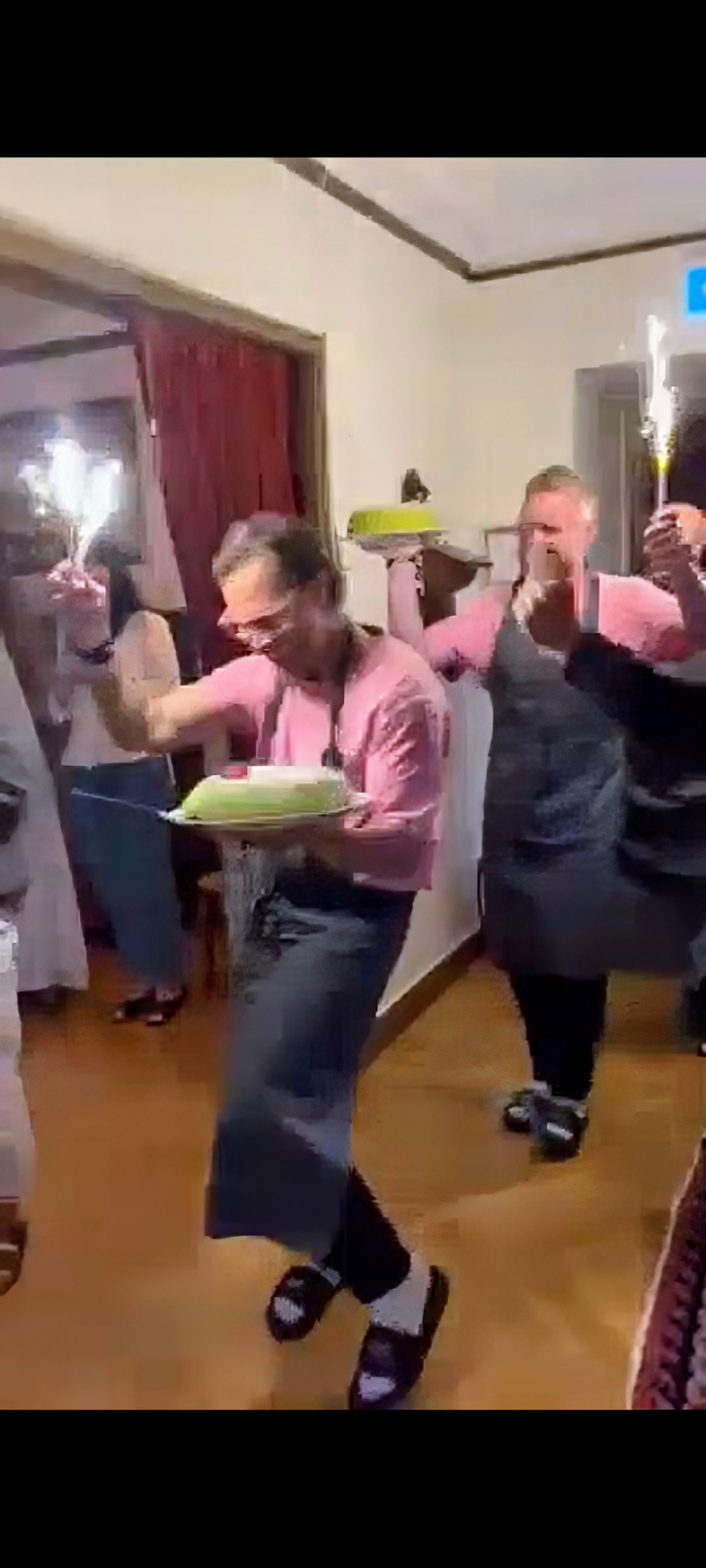 Celebrate Good Times🥳🕺 – Bild från Restaurang Art Hagastaden av Nujin T. (2025-07-07)