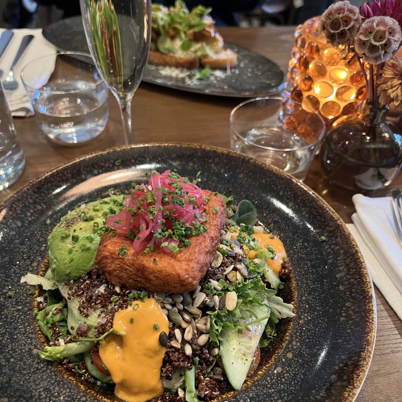 Sallad med friterad halloumi – Photo from Restaurang Artilleriet by Josefine W. (09/11/2024)