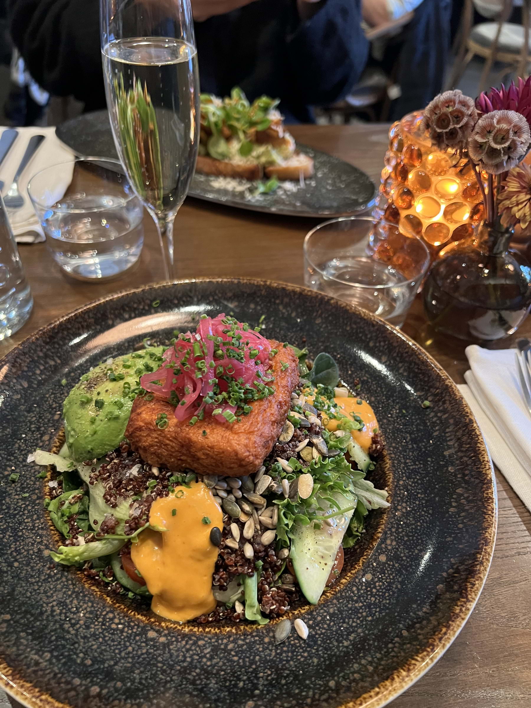 Sallad med friterad halloumi – Photo from Restaurang Artilleriet by Josefine W. (09/11/2024)