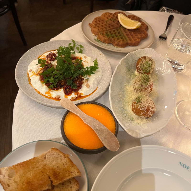 Surdegsv&aring;ffla med l&ouml;jrom, stracciatella, kroketter &ndash; Photo from Restaurang Noema by Josefine&nbsp;W. (19/01/2026)