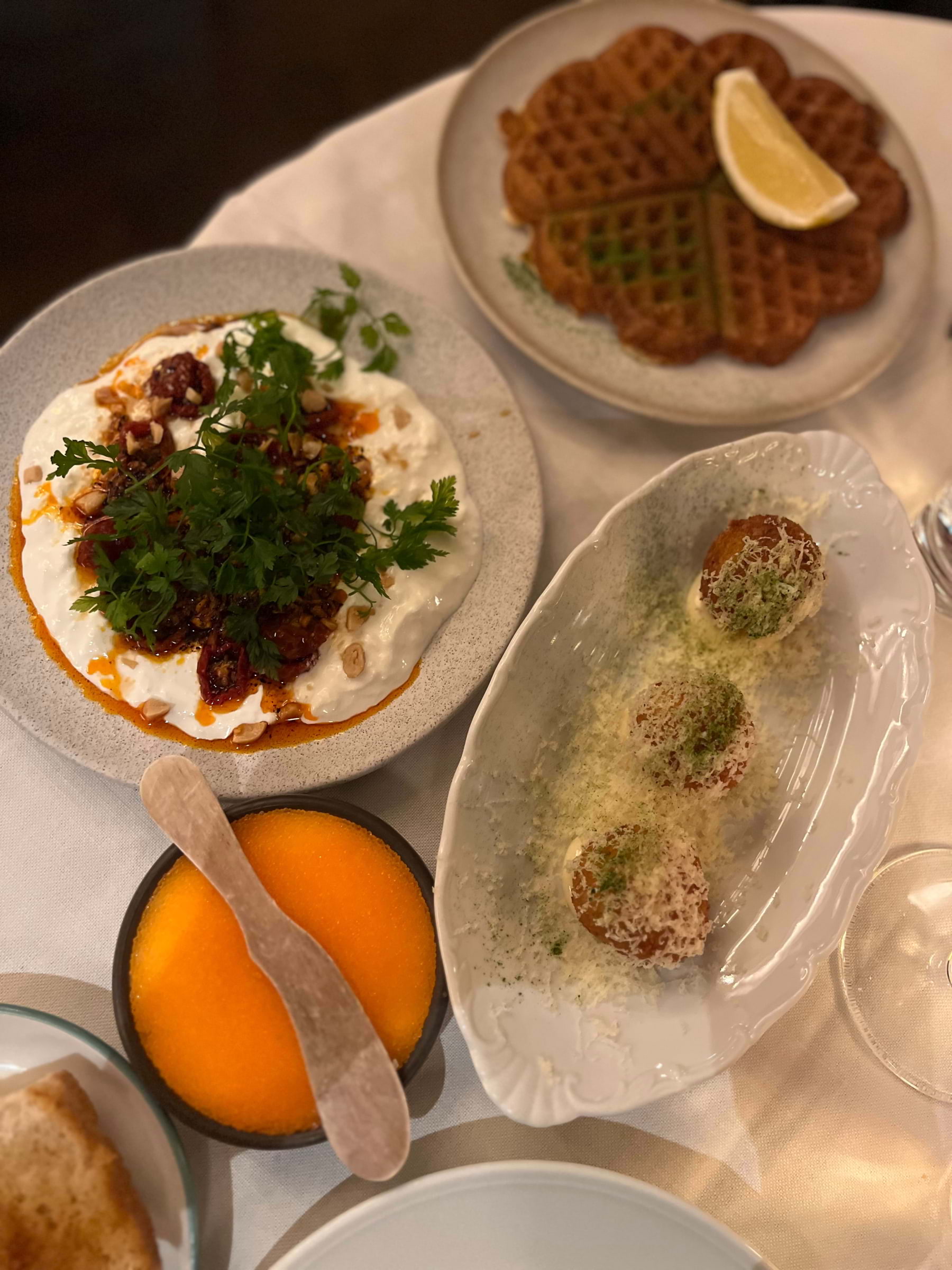 Surdegsvåffla med löjrom, stracciatella, kroketter – Photo from Restaurang Noema by Josefine W. (19/01/2026)