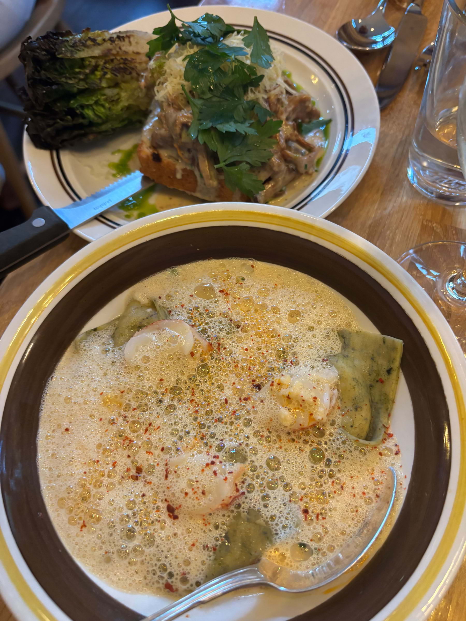 3 x hummer tortellini & kantarelltoast med wrångebäckost – Billede fra Restauranto af Mimmi G. (26.08.2026)
