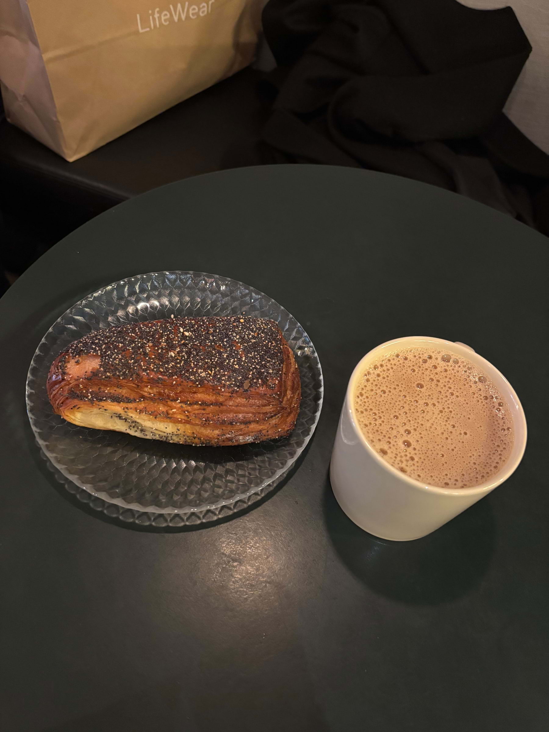 Croissant & kaffe på St Pauls. – Photo from S:t Paul Bageri Sankt Paulsgatan by Lisa M. (03/05/2026)