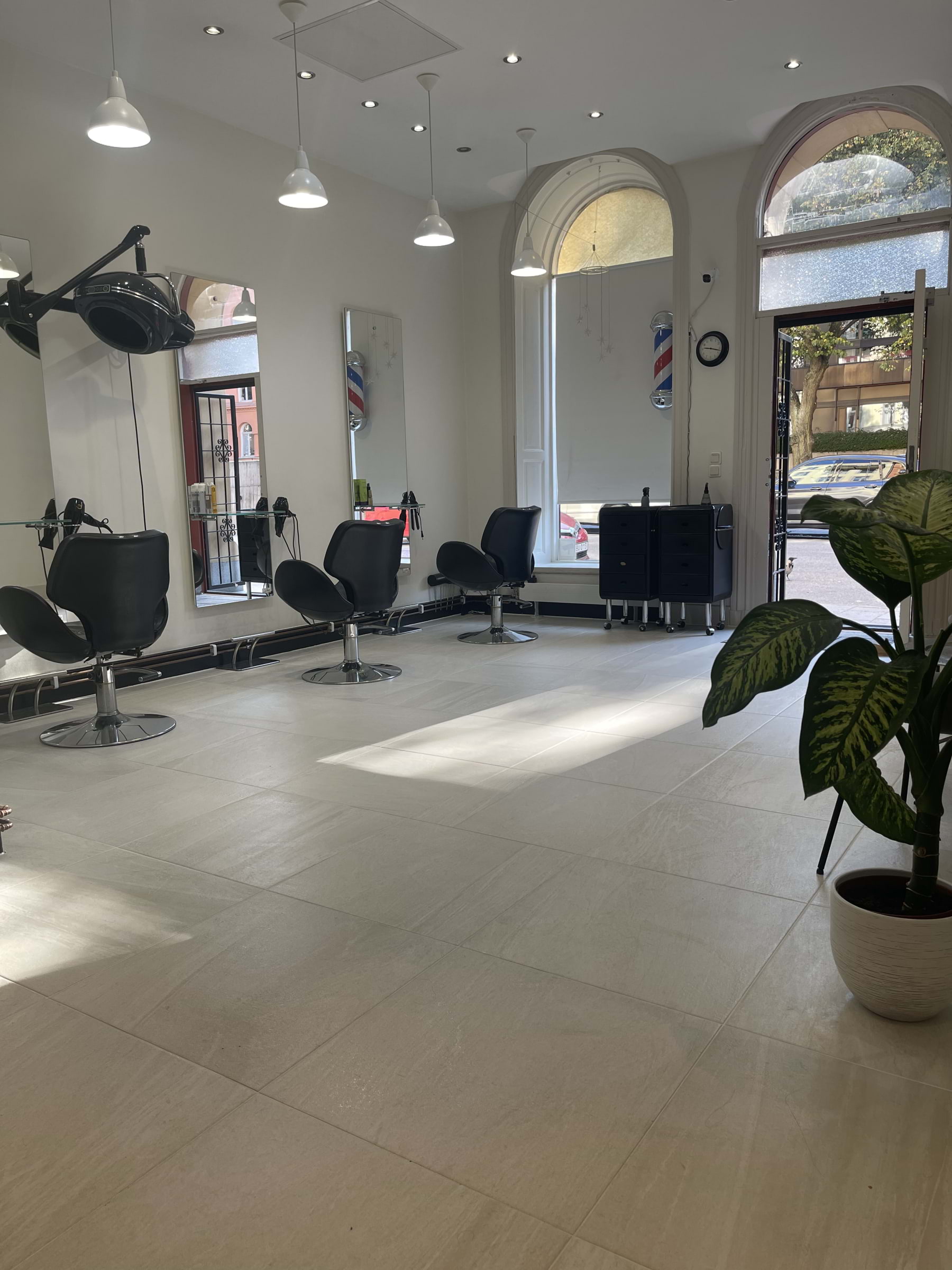 Bild från Salong Banéret av Perwin B. (2025-10-15)