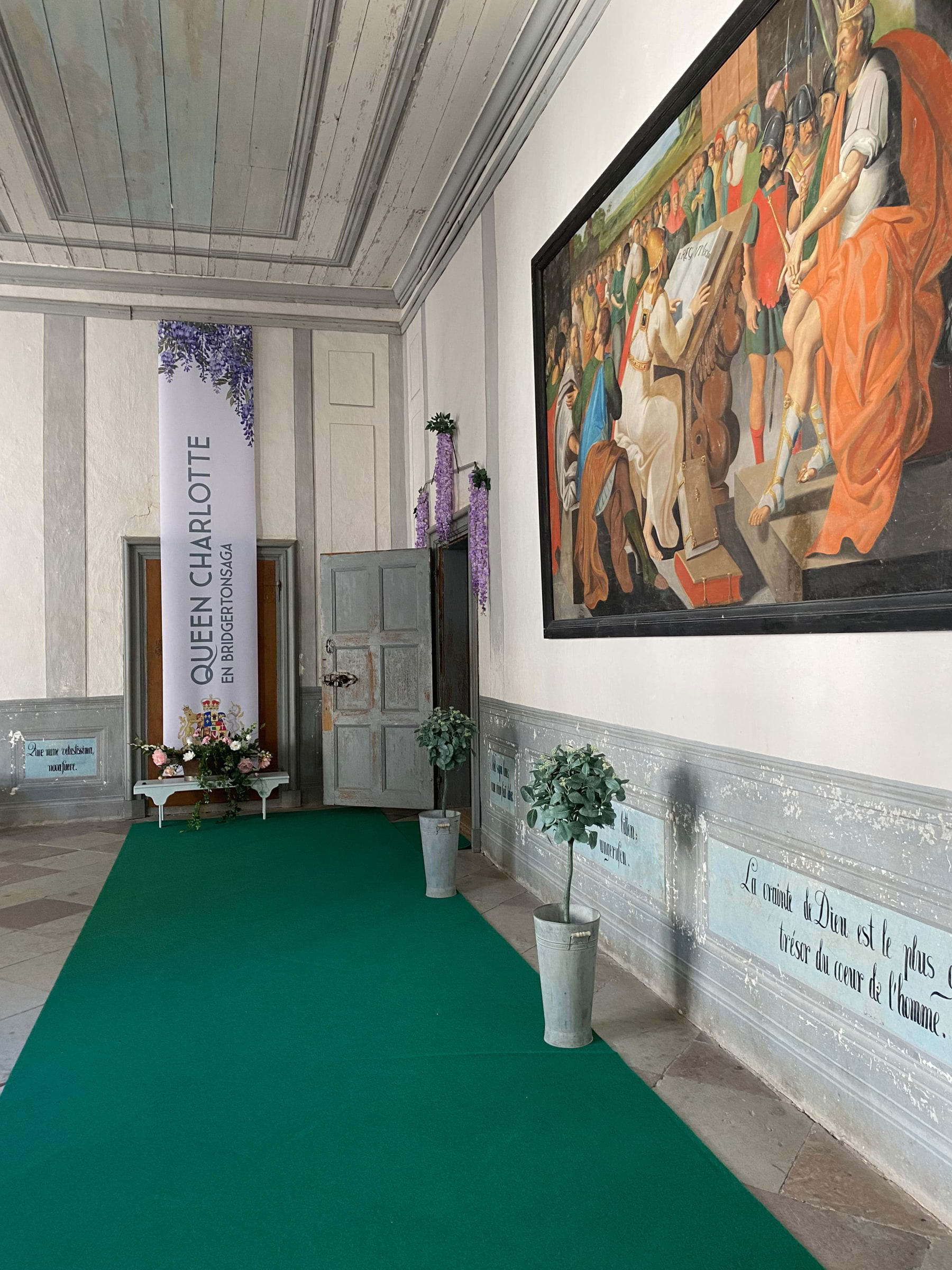 Ingången till ”Queen Charlotte- a Bridgerton story👑”- utställningen – Bild från Skoklosters slott av Anna L. (2025-07-15)