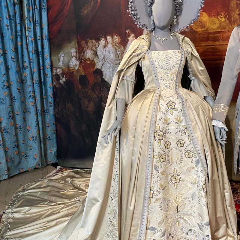 Ett av klänningarna i verkligheten👗 – Bild från Skoklosters slott av Anna L. (2025-07-15)