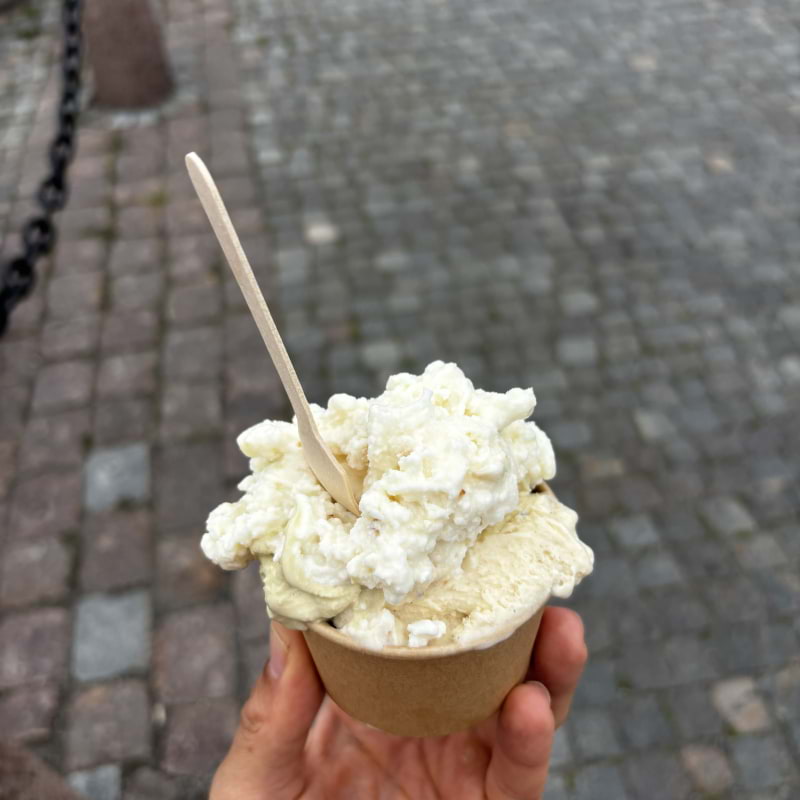 Kokos, kanelbulle och pistage &ndash; Bild fr&aring;n Skeppsbro Glass av Lisa&nbsp;M. (2026-07-08)