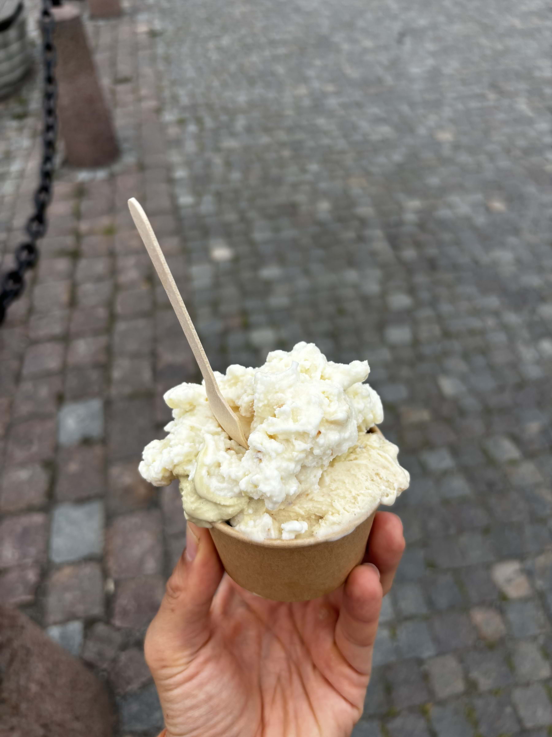 Kokos, kanelbulle och pistage – Bild från Skeppsbro Glass av Lisa M. (2026-07-08)