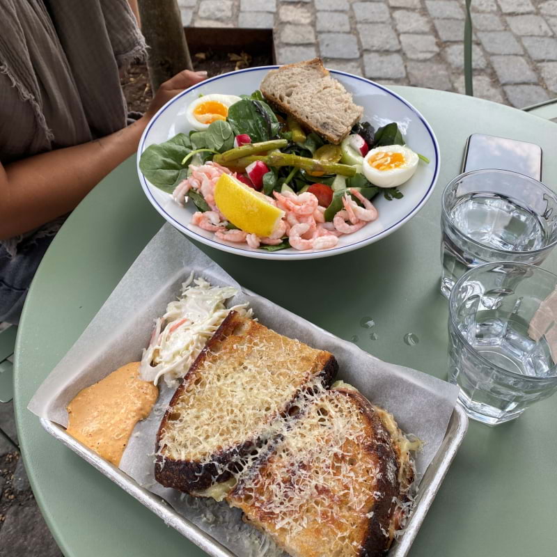 Räksallad och svamptoast – Photo from Stora Bageriet Östermalm by Malin S. (20/08/2024)