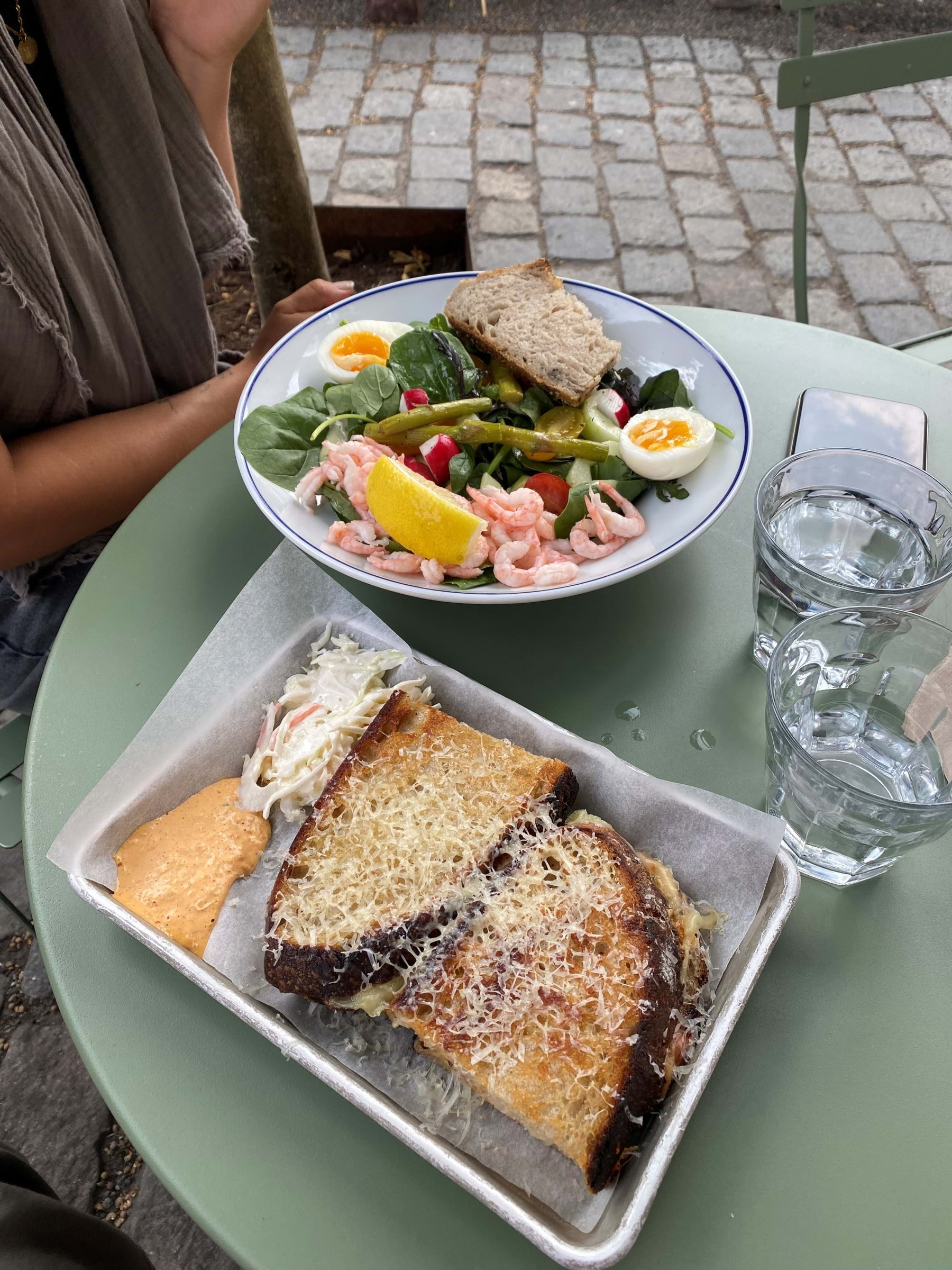 Räksallad och svamptoast – Photo from Stora Bageriet Östermalm by Malin S. (20/08/2024)