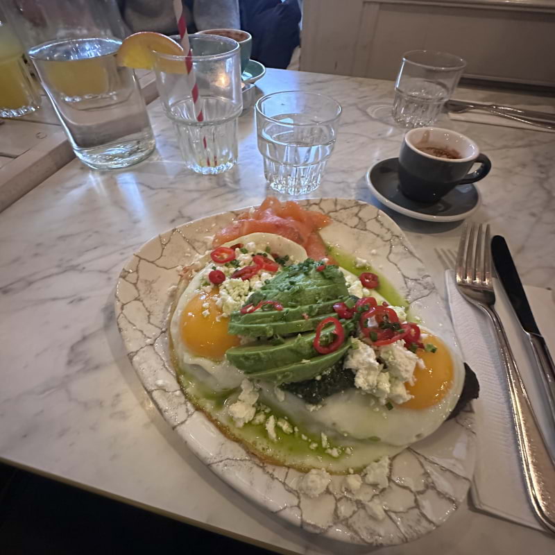 Pesto eggs with salmon – Bild från STHLM Brunch Club Dalagatan av Daniel S. (2024-12-06)