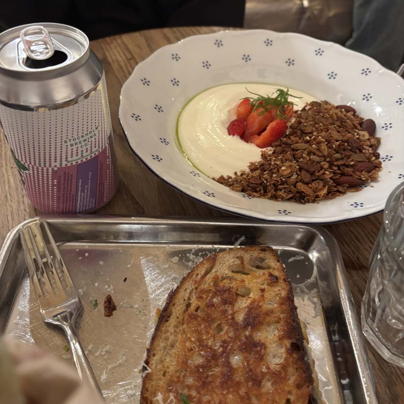 Granola yogurt – Billede fra Stora Bageriet Vasastan af Madiha S. (11.08.2026)