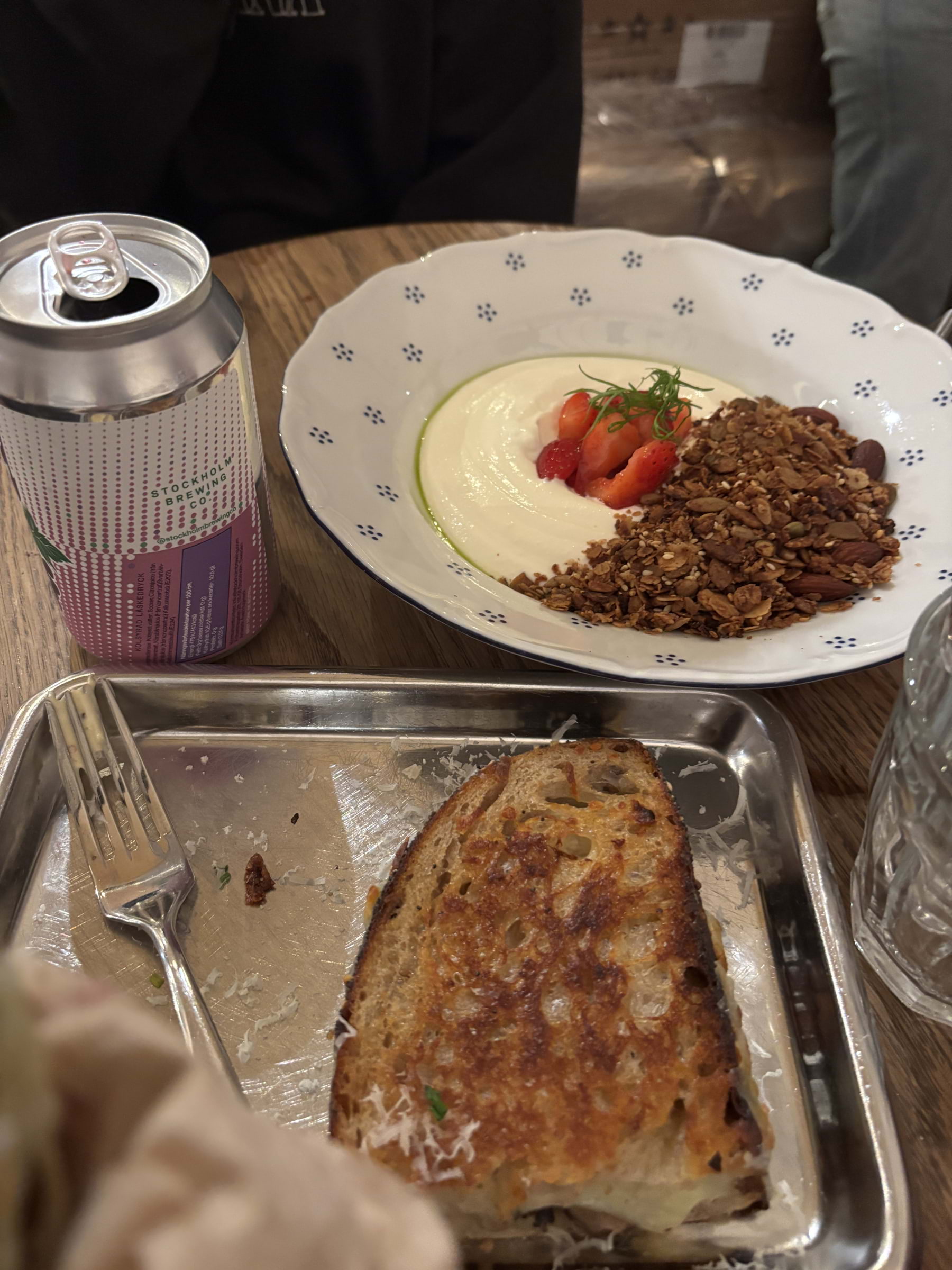 Granola yogurt – Billede fra Stora Bageriet Vasastan af Madiha S. (11.08.2026)