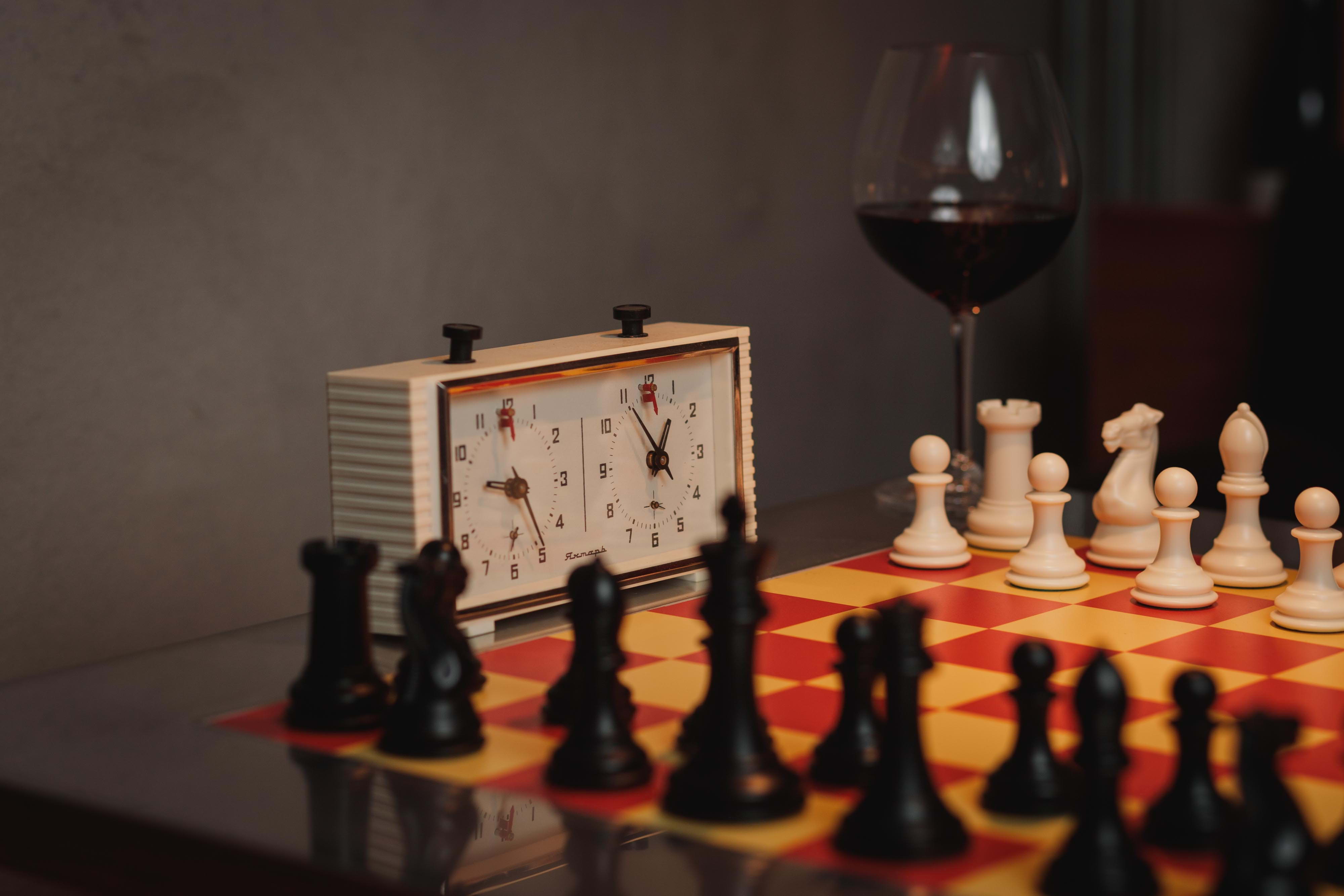 Svarta Hästen Schackbar – Ställen med sällskapsspel