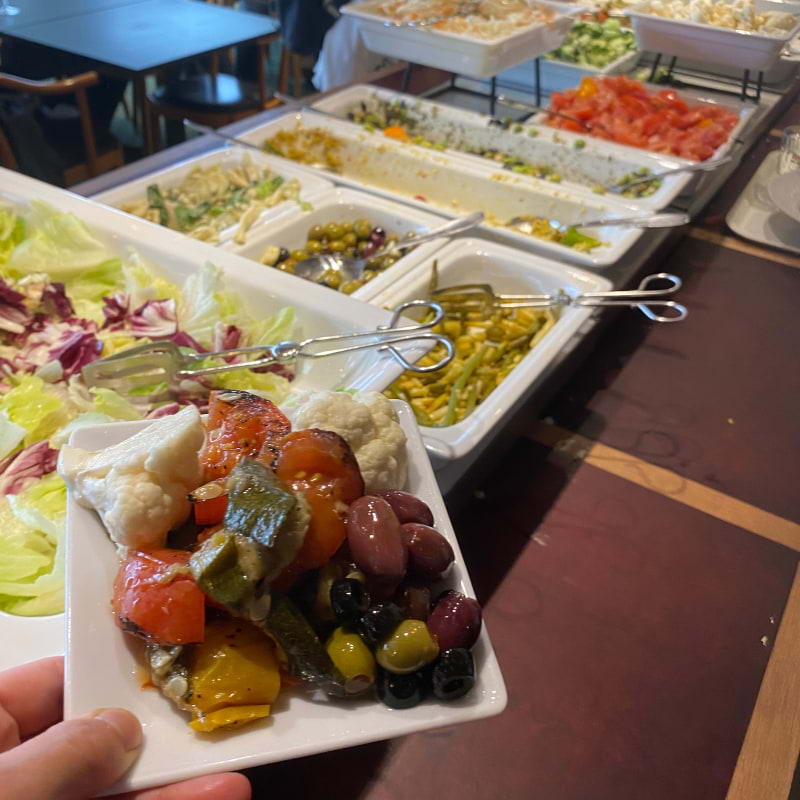 Nöjd med 🥗-buffén! – Bild från Teaterbaren Kulturhuset av Anna L. (2025-11-17)