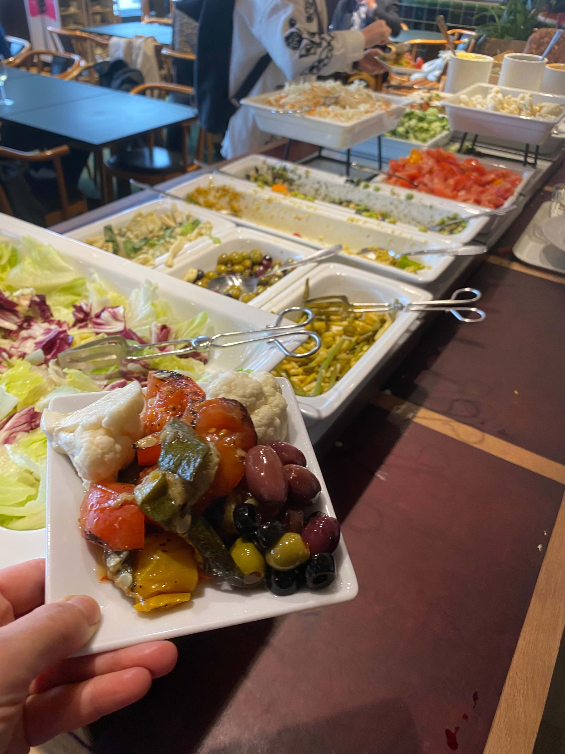 Nöjd med 🥗-buffén! – Bild från Teaterbaren Kulturhuset av Anna L. (2025-11-17)