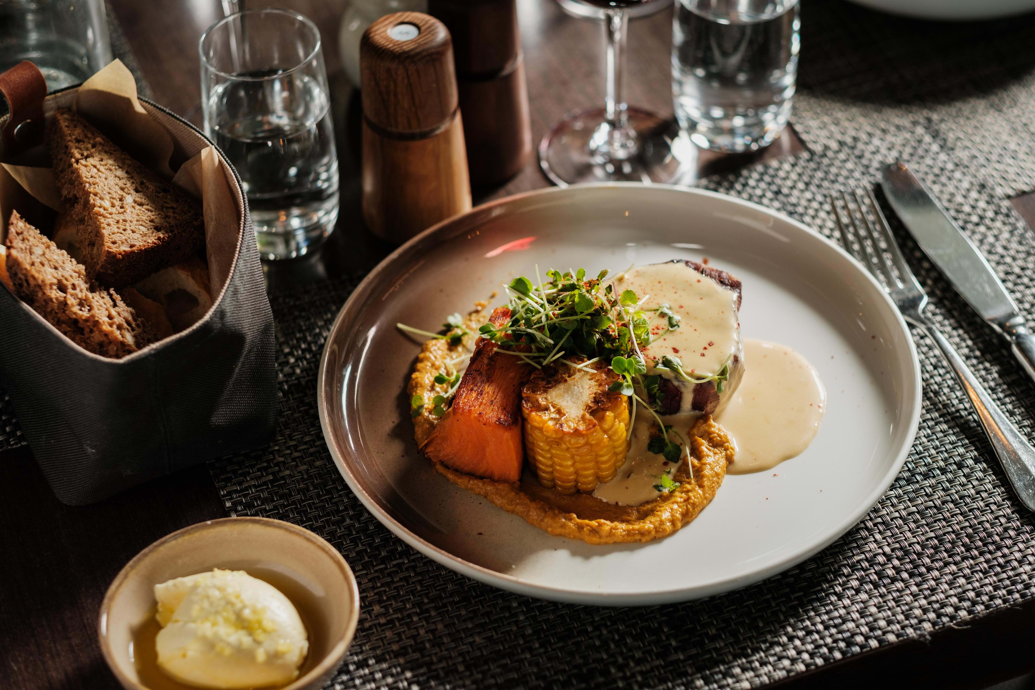 The Lounge Bar & Restaurant – Designrestauranger