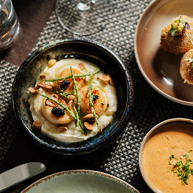 The Lounge Bar & Restaurant