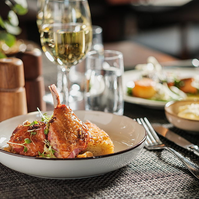 The Lounge Bar & Restaurant