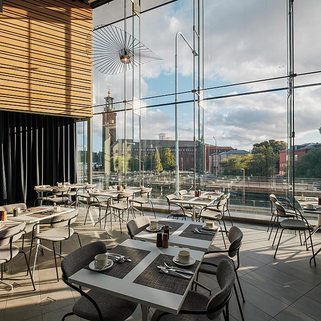 The Lounge Bar & Restaurant