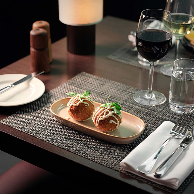 The Lounge Bar & Restaurant