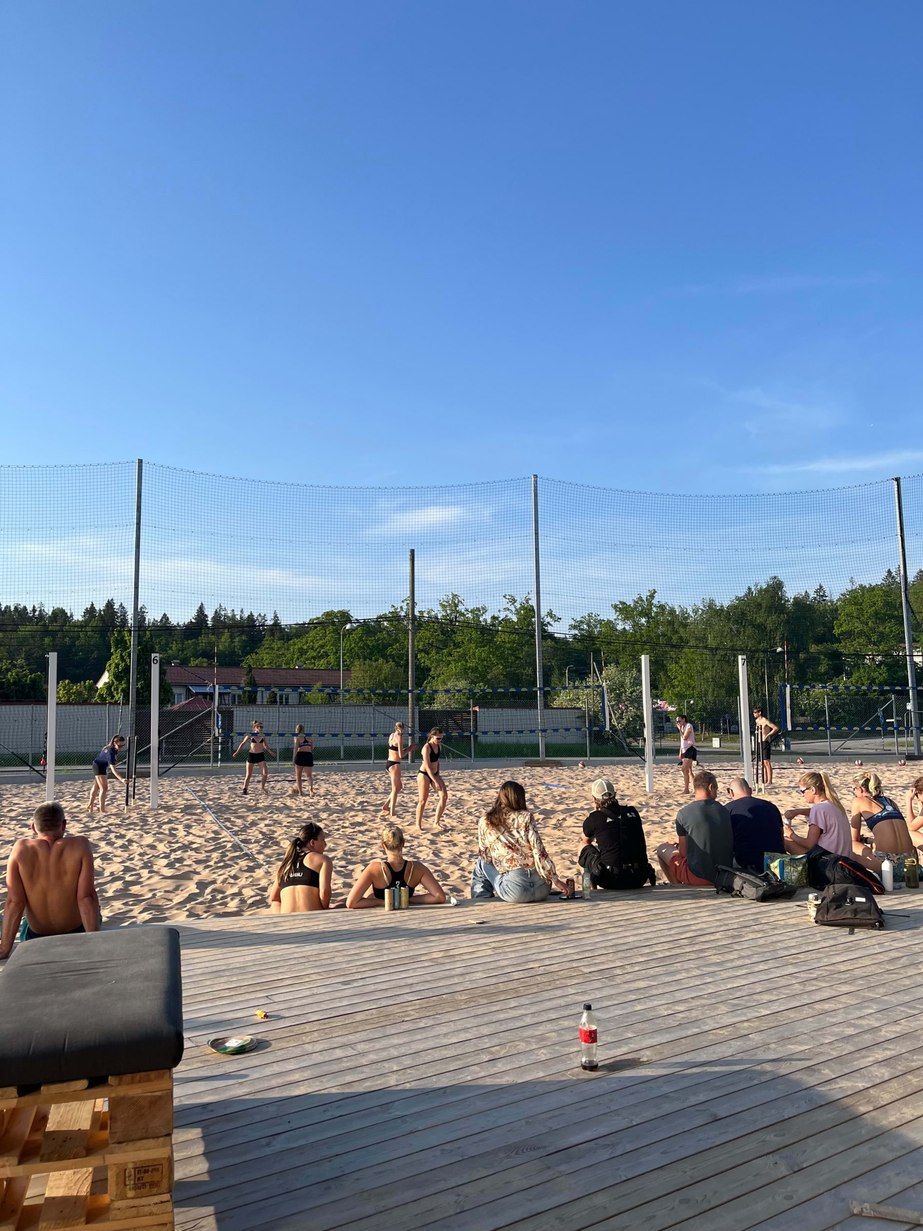 Socialt i solen! – Bild från The Beach av Jessica K. (2024-08-28)